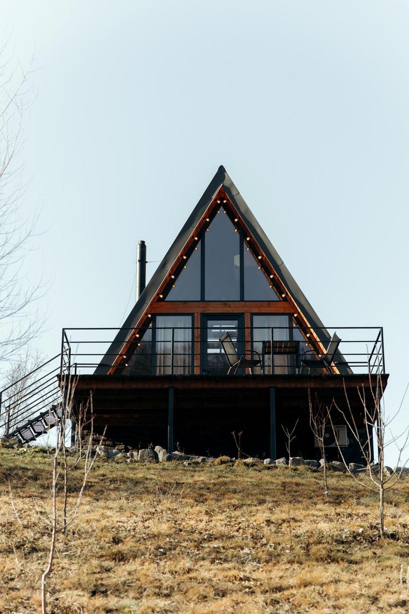 Holiday home Dobrede - будиночки під лісом